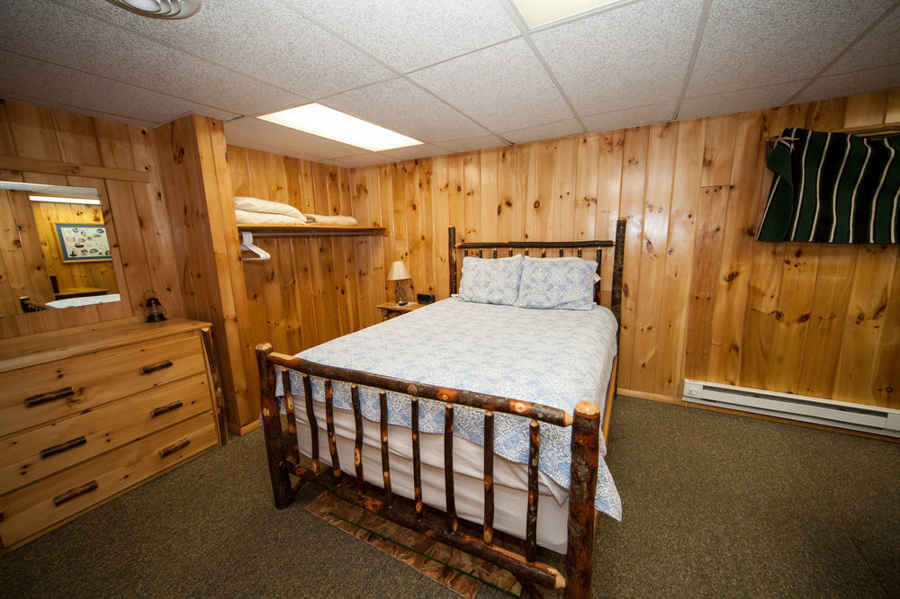 Log & Hotel 2*
