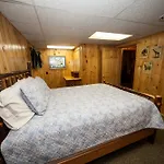 Log Cabin Lodge & Suites