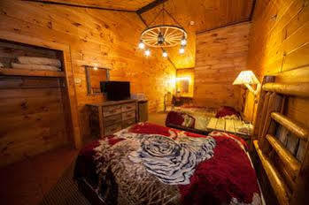 Log & Hotel 2*